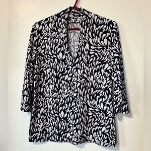 Grace Blue & White Graphic 3/4 Sleeve Blouse – Large 🤍
